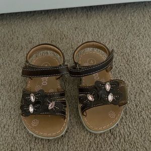Pretty brown sandal!